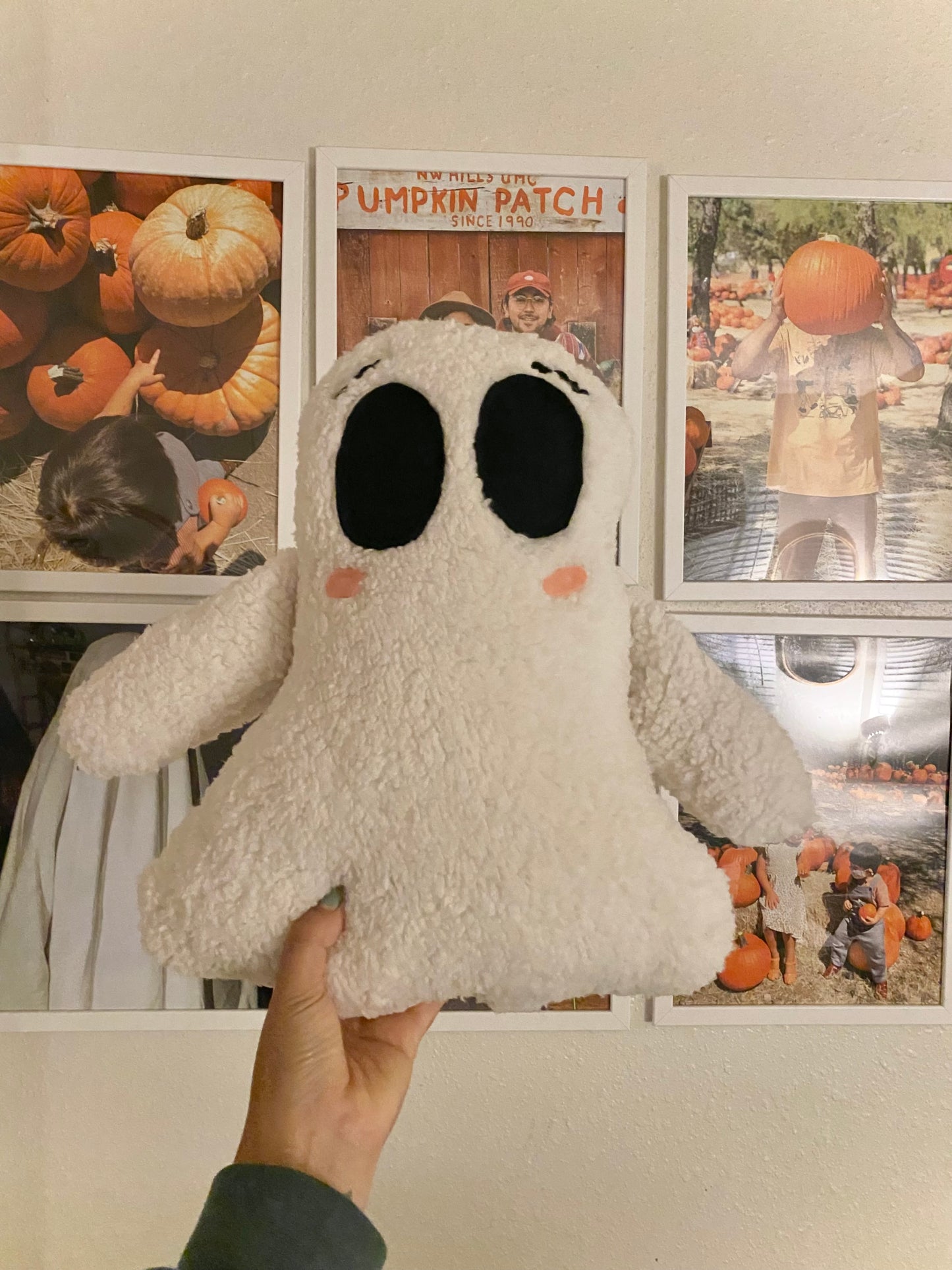 Blushing ghost pillow